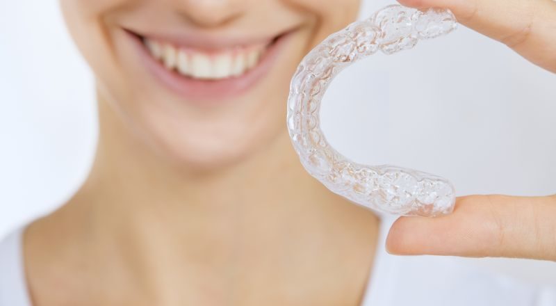 Se você é de Brasília, Águas Claras, Vicente Pires e Ceilândia venha fazer sua avaliação para implante dentário, lente de contato dental e aparelho ortodontico na Rame Odontologia em Taguatinga pelo Telefone (61) 3965-1880. Recupere a sua vontade de sorrir! Somos especialista em implantes dentários em Taguatinga desde 2004.